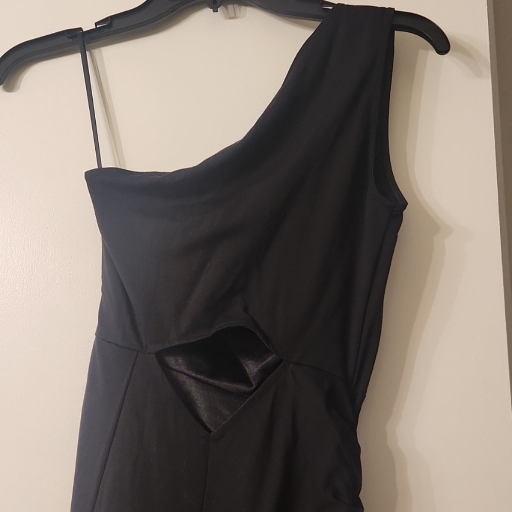 Elegant Black One-Shoulder Dress
